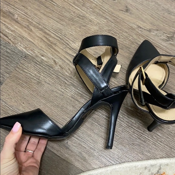 Pointed Toe Heels - Picture 3 of 4